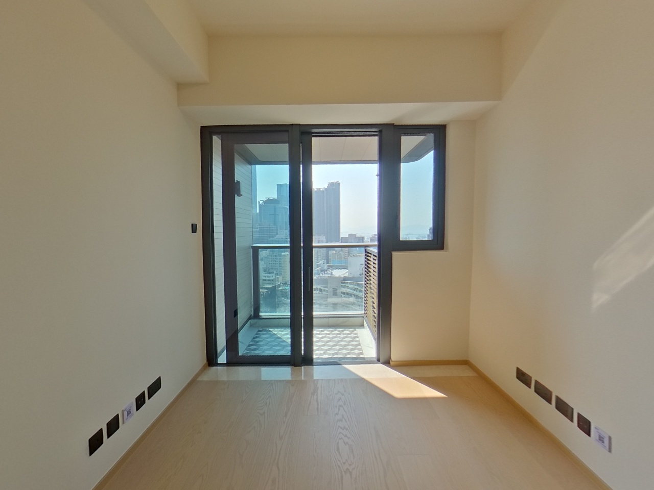 TOPSIDE RESIDENCES TOWER A2 High Floor Zone Flat C Kowloon Station/Tsim Sha Tsui/Jordan