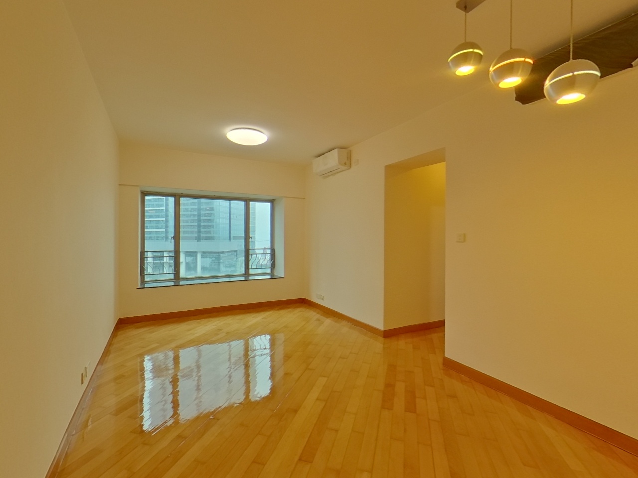 SORRENTO PHASE 1 - Block 5 Low Floor Zone Flat D Kowloon Station/Tsim Sha Tsui/Jordan