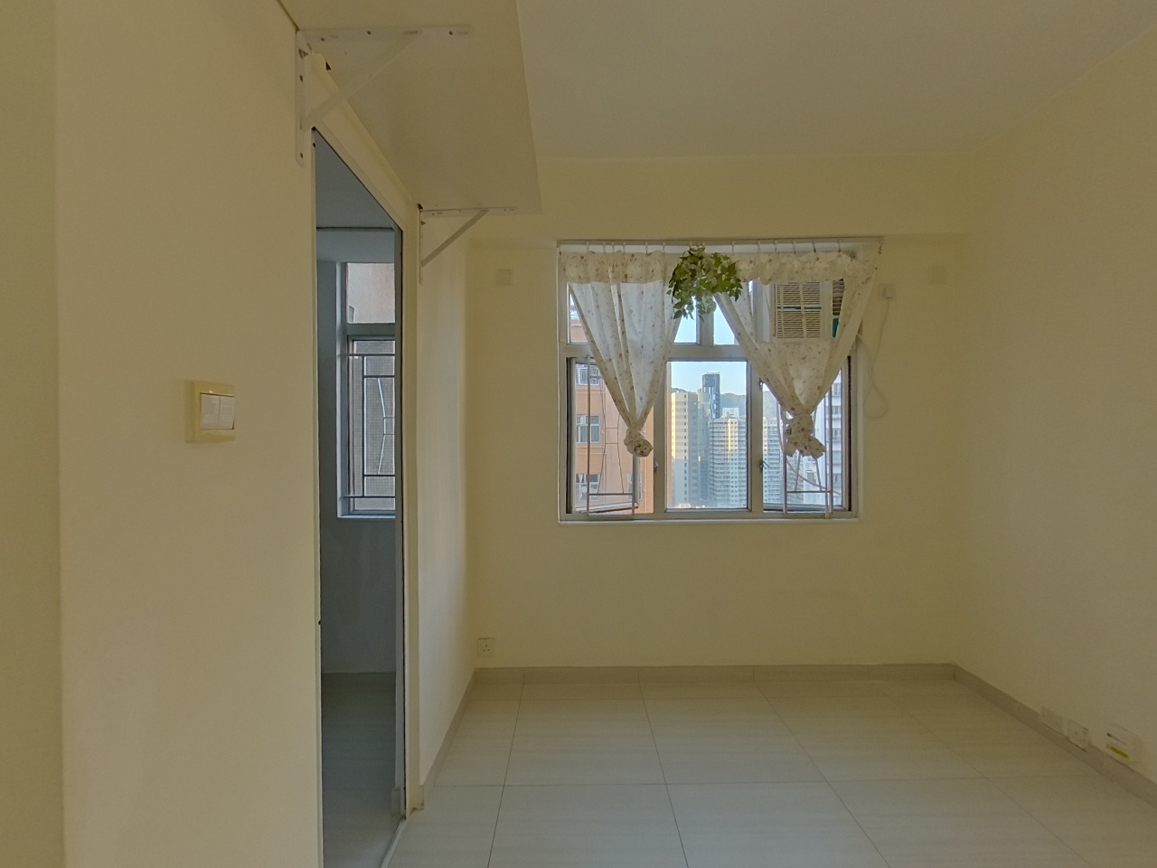 HUNG HAY BUILDING Very High Floor Zone Flat D Mong Kok/Yau Ma Tei