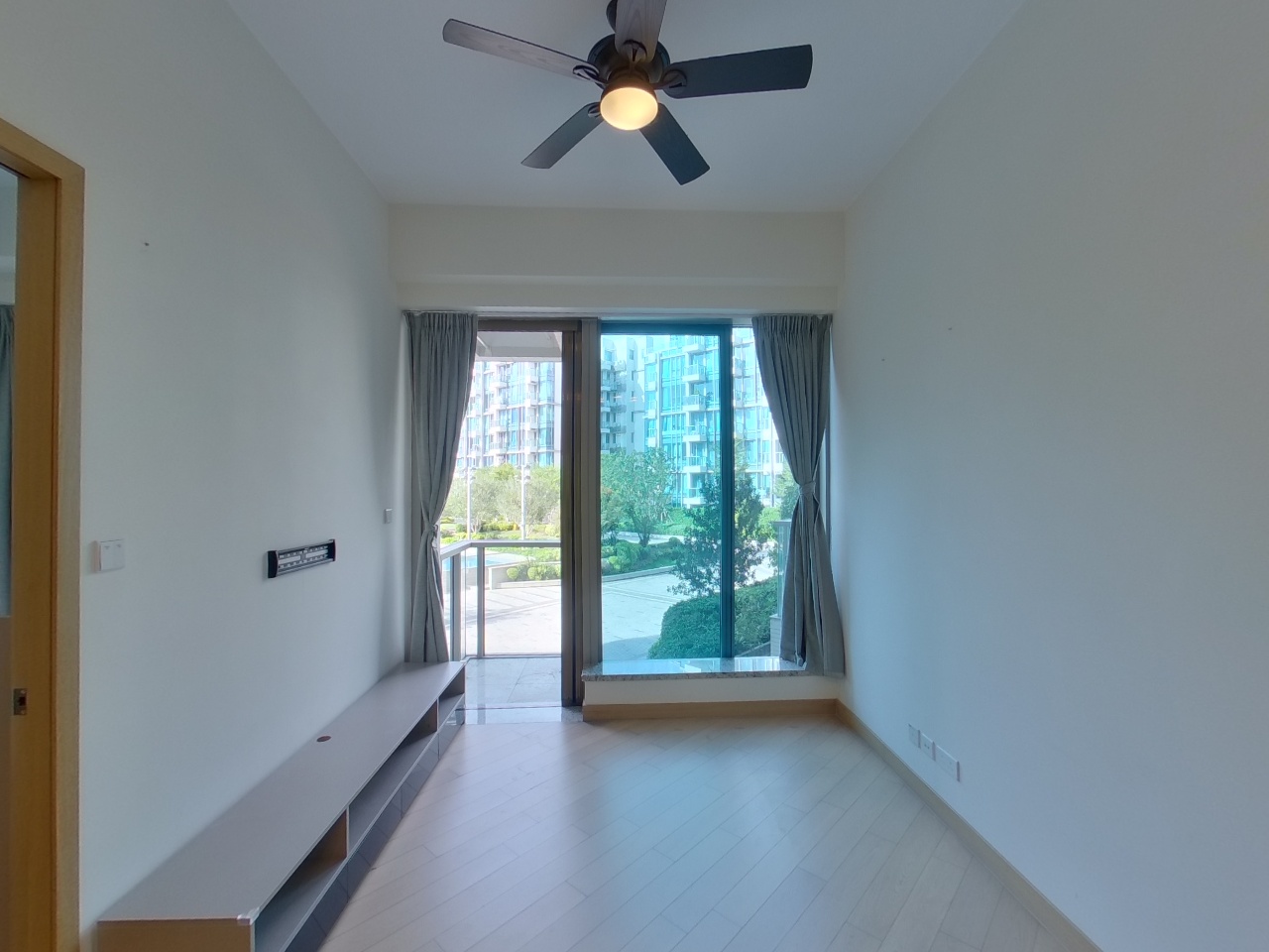 逸珑园 5座 中层 G室 西贡