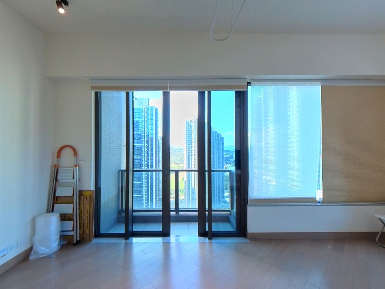 LOHAS PARK PHASE 4A WINGS AT SEA - Tower 2b Very High Floor Zone Flat B Tseung Kwan O