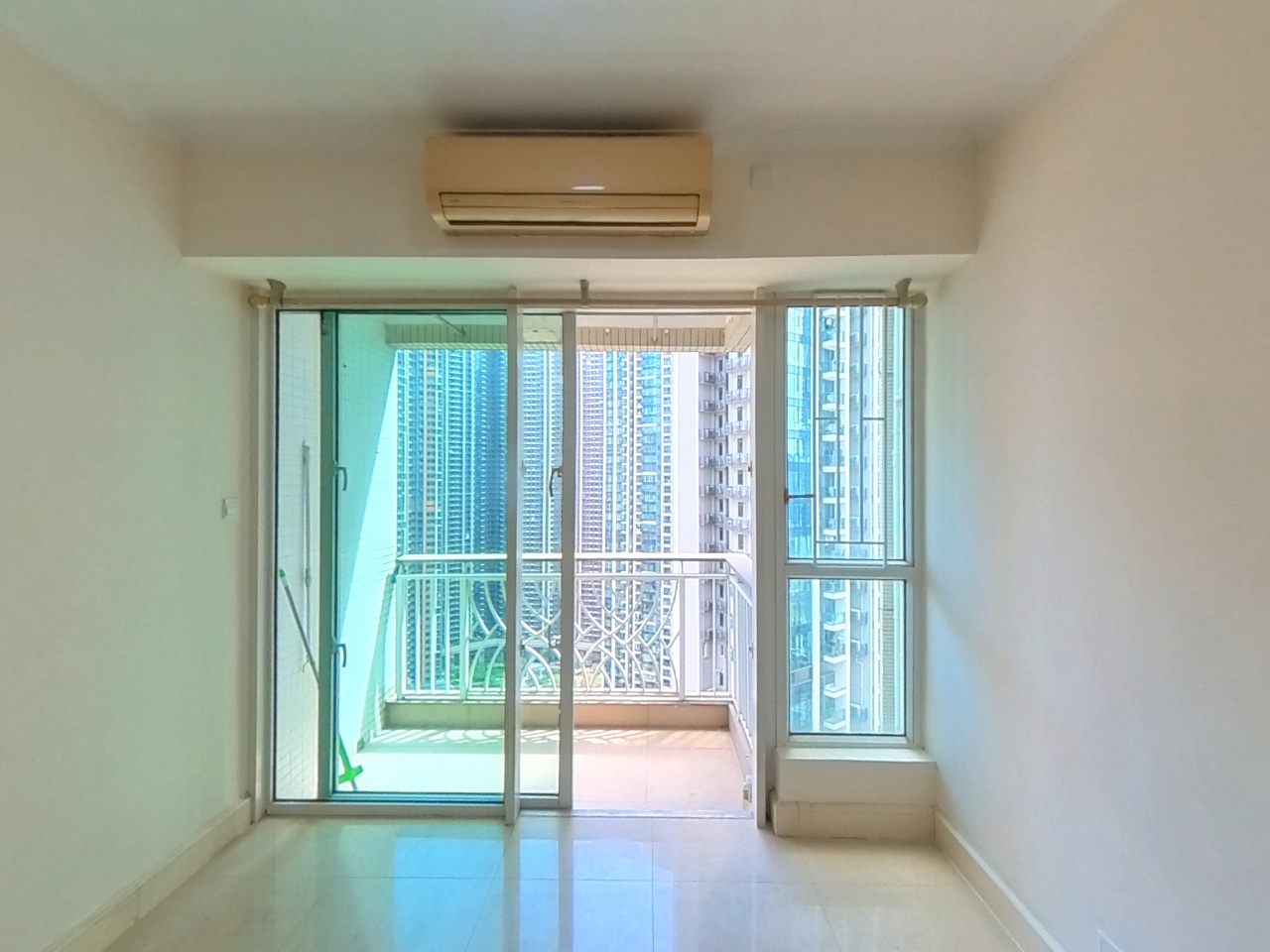 LOHAS PARK PHASE 1 THE CAPITOL - Banff (tower 1 - L Wing) High Floor Zone Flat LC Tseung Kwan O