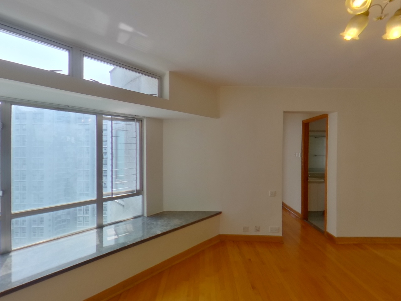 丽港城 4期 23座 极高层 H室 观塘/蓝田/油塘