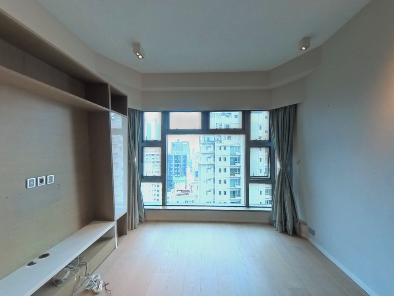 輝煌豪園 中層 E室 西半山