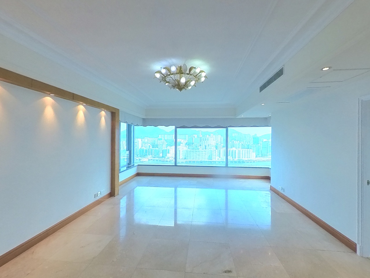 HARBOURFRONT LANDMARK TOWER 1 High Floor Zone Flat B Hung Hom/Whampoa/Laguna Verde