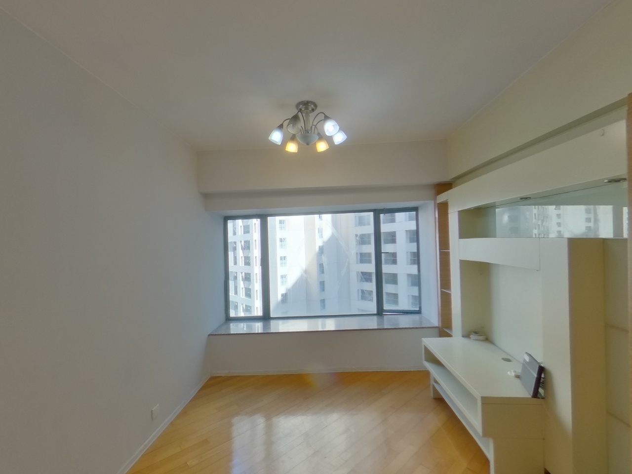 藍澄灣 1座 中層 A室 青衣