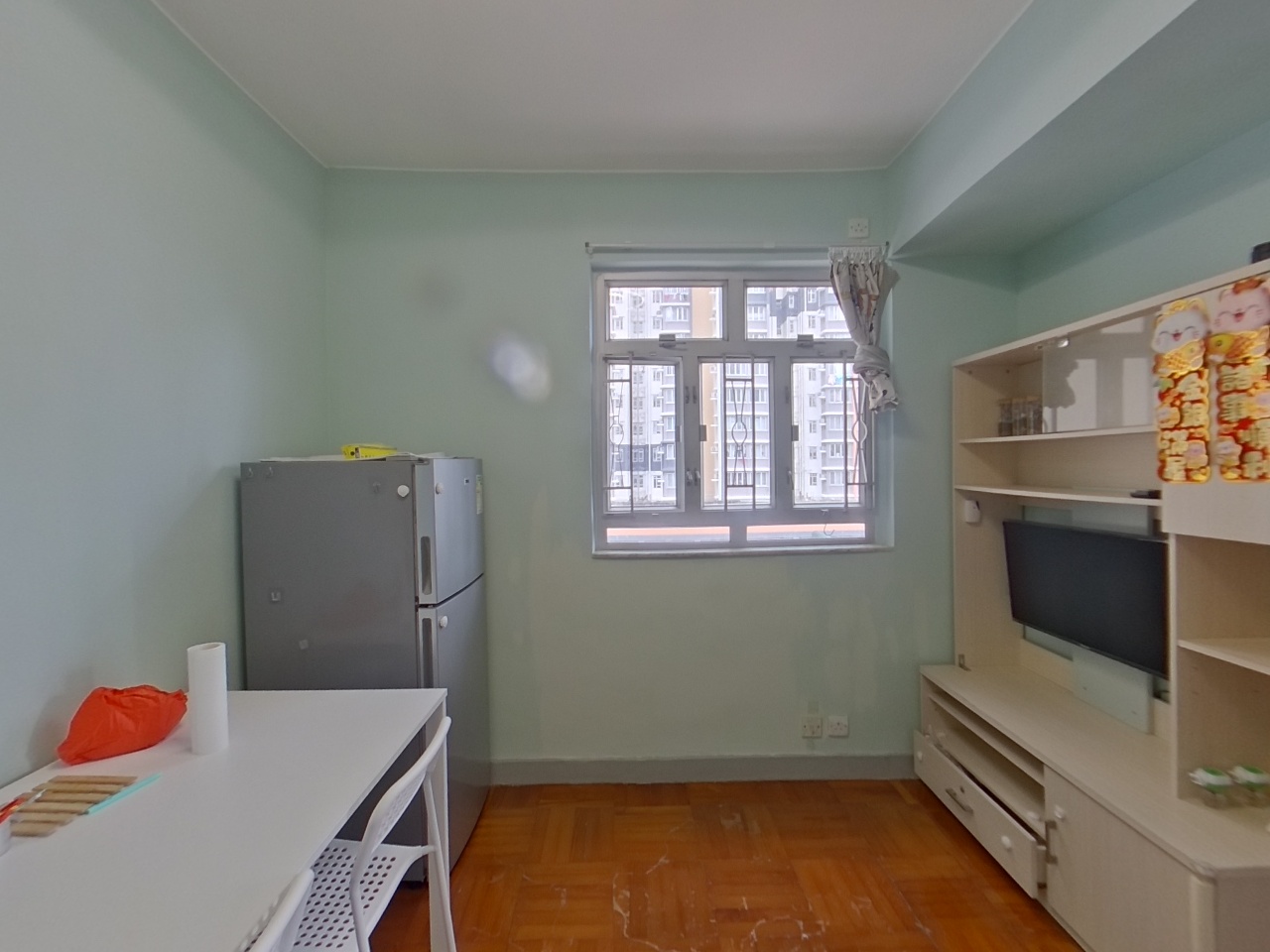 COME ON BUILDING Low Floor Zone Flat B Tuen Mun
