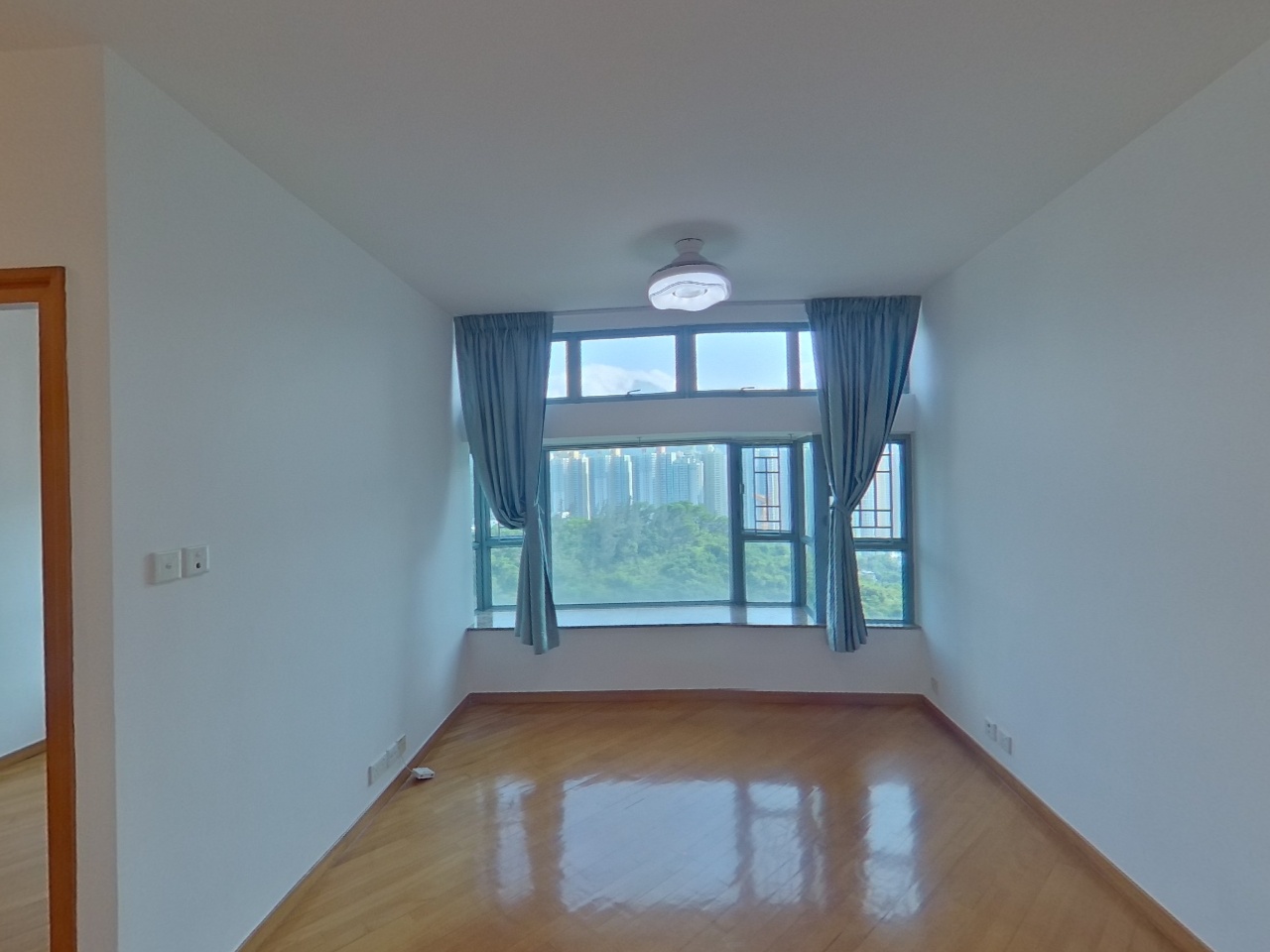 TUNG CHUNG CRESCENT PHASE 1 - Block 1 Very High Floor Zone Flat H Tung Chung