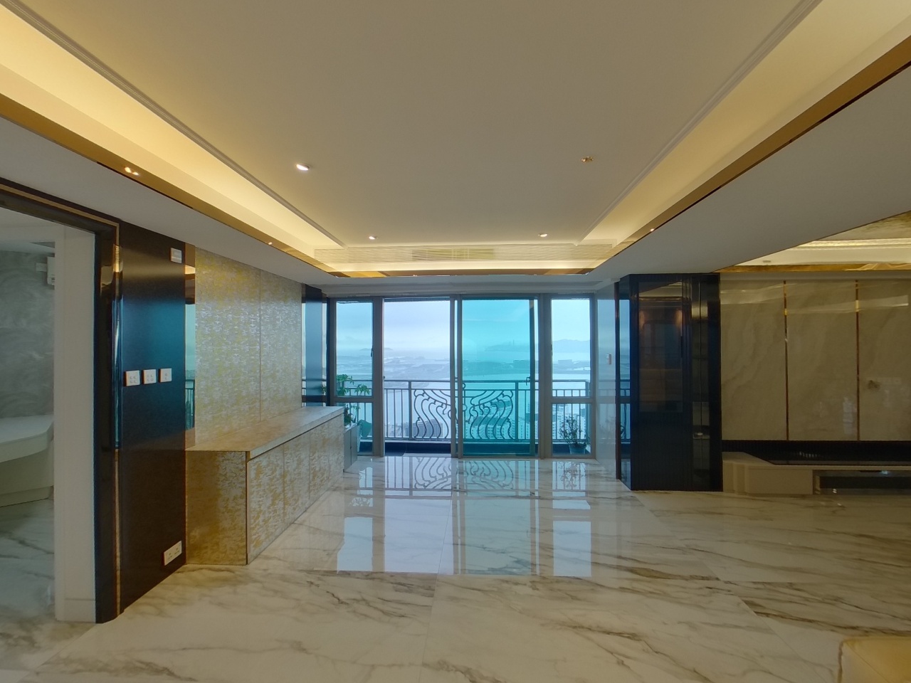 CARIBBEAN COAST PHASE 3 CARMEL COVE - Tower 11 Very High Floor Zone Flat H Tung Chung