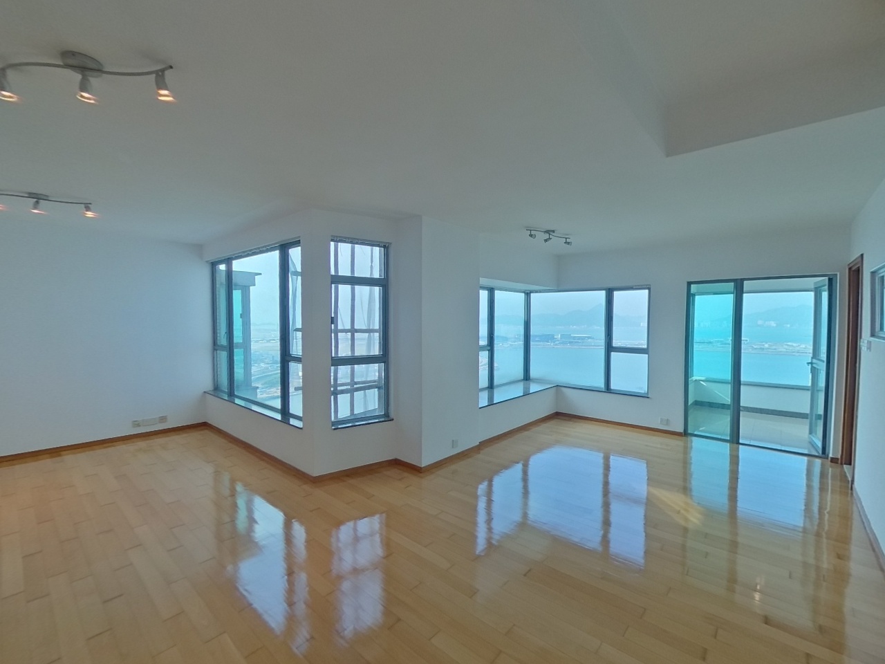 SEAVIEW CRESCENT BLOCK 5 Very High Floor Zone Flat A Tung Chung