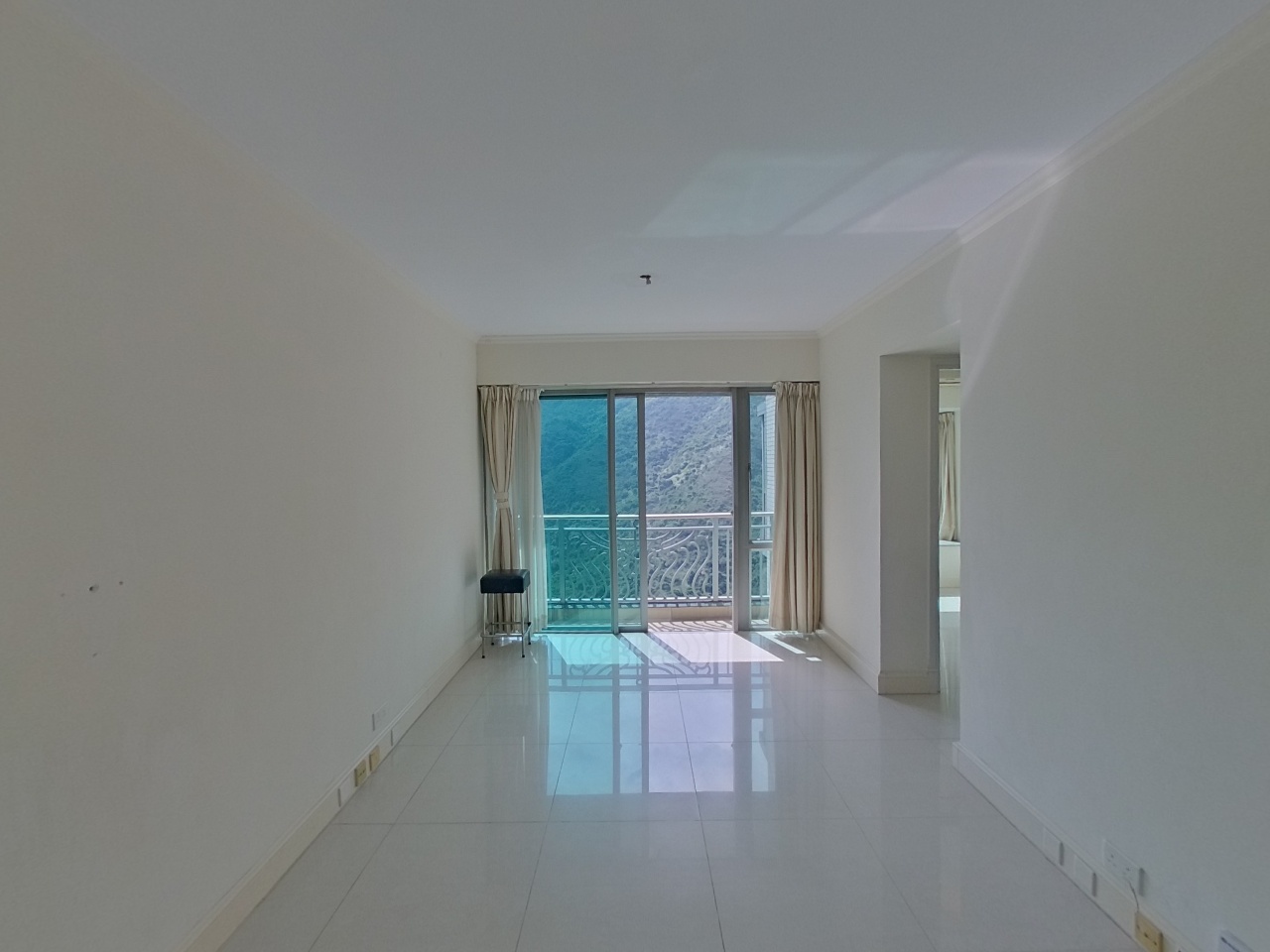 CARIBBEAN COAST PHASE 3 CARMEL COVE - Tower 10 High Floor Zone Flat D Tung Chung