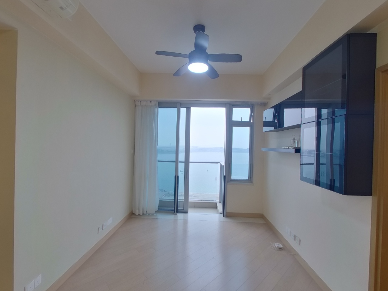 CENTURY LINK PHASE 2 - Tower 1b Very High Floor Zone Flat 02 Tung Chung