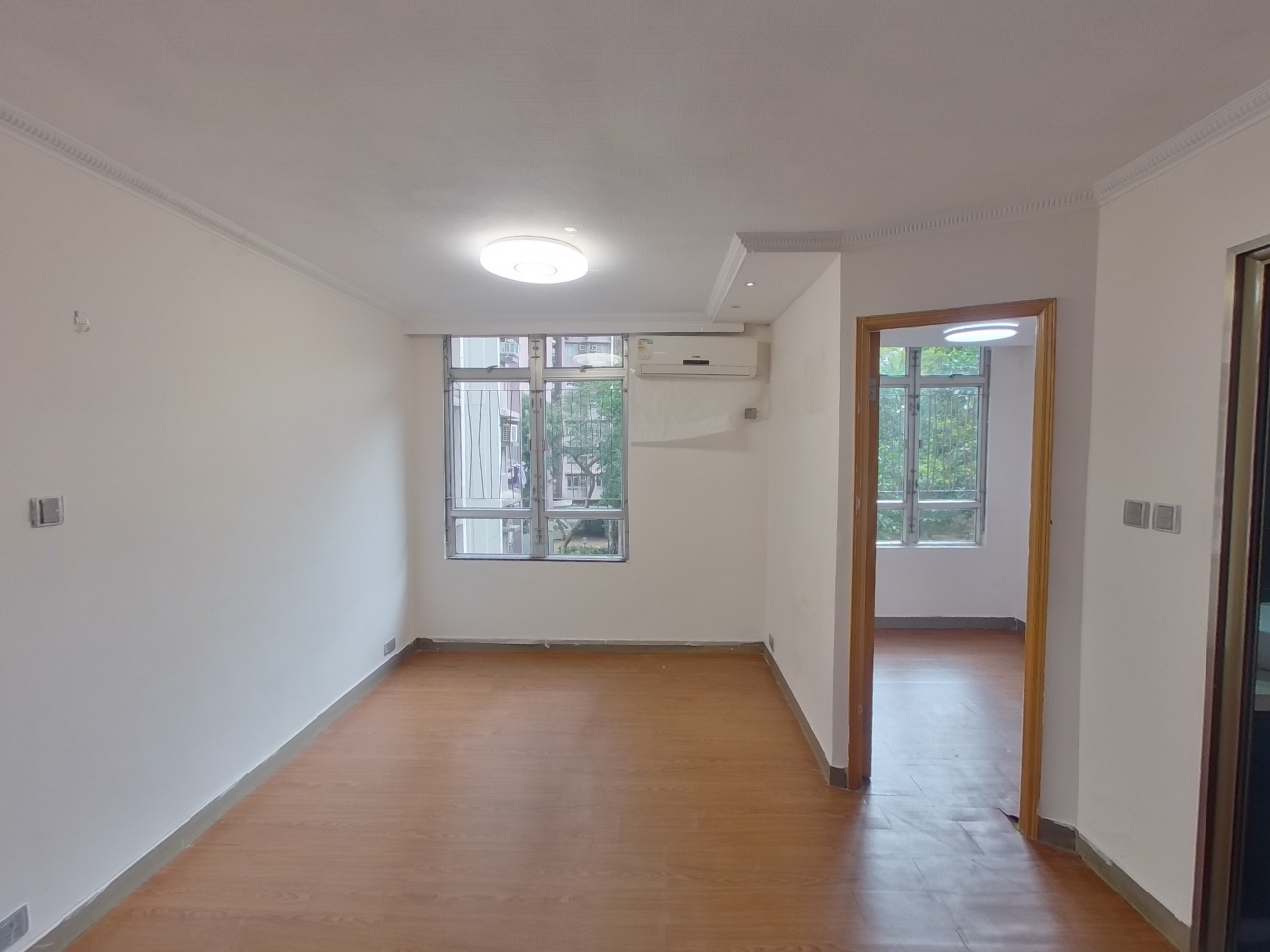 裕东苑 向东阁 (A座) 低层 12室 东涌