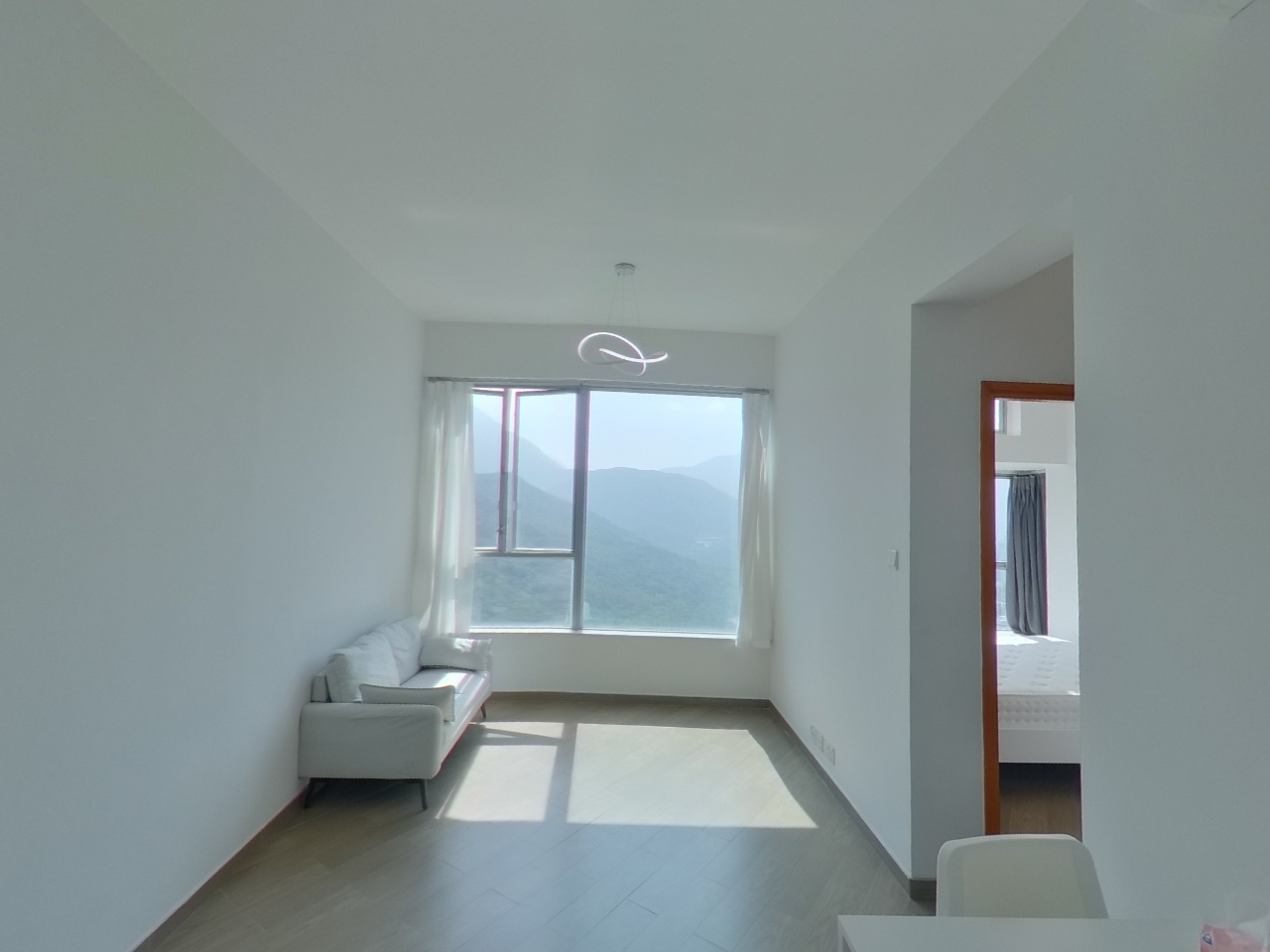 COASTAL SKYLINE PHASE 1 - Block 6 Very High Floor Zone Flat E Tung Chung