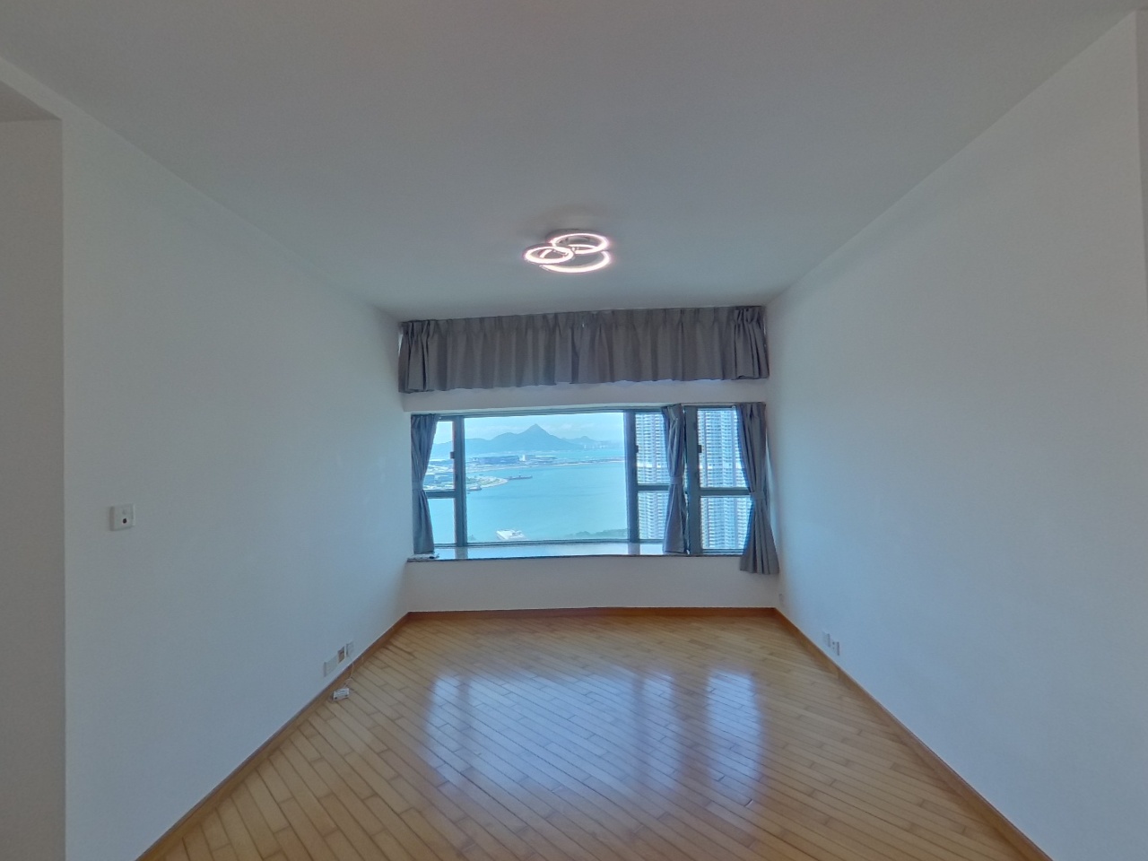 TUNG CHUNG CRESCENT PHASE 2 - Block 5 Very High Floor Zone Flat B Tung Chung
