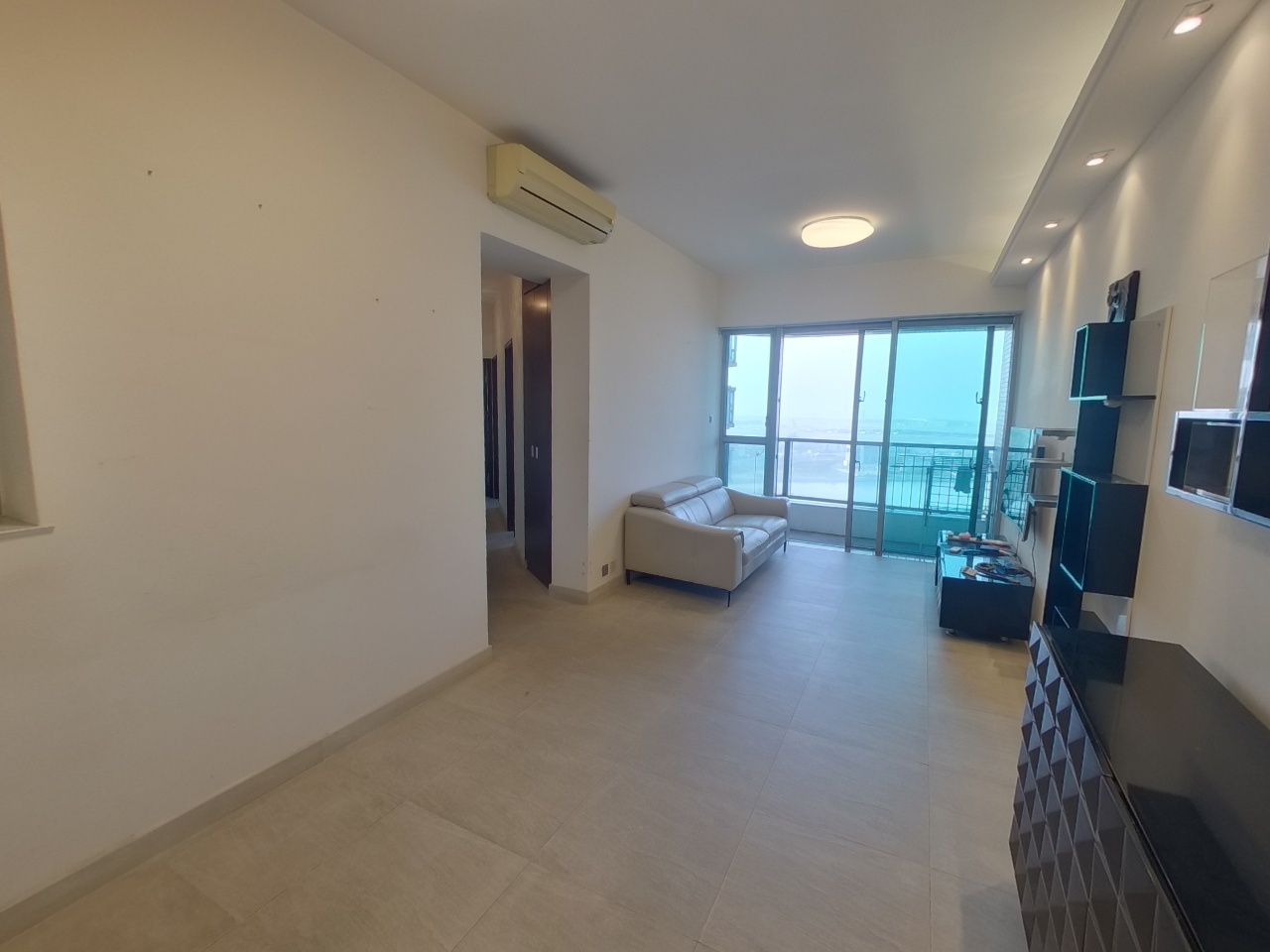 COASTAL SKYLINE PHASE 3 LA ROSSA - La Rossa A (tower 7) High Floor Zone Flat D Tung Chung