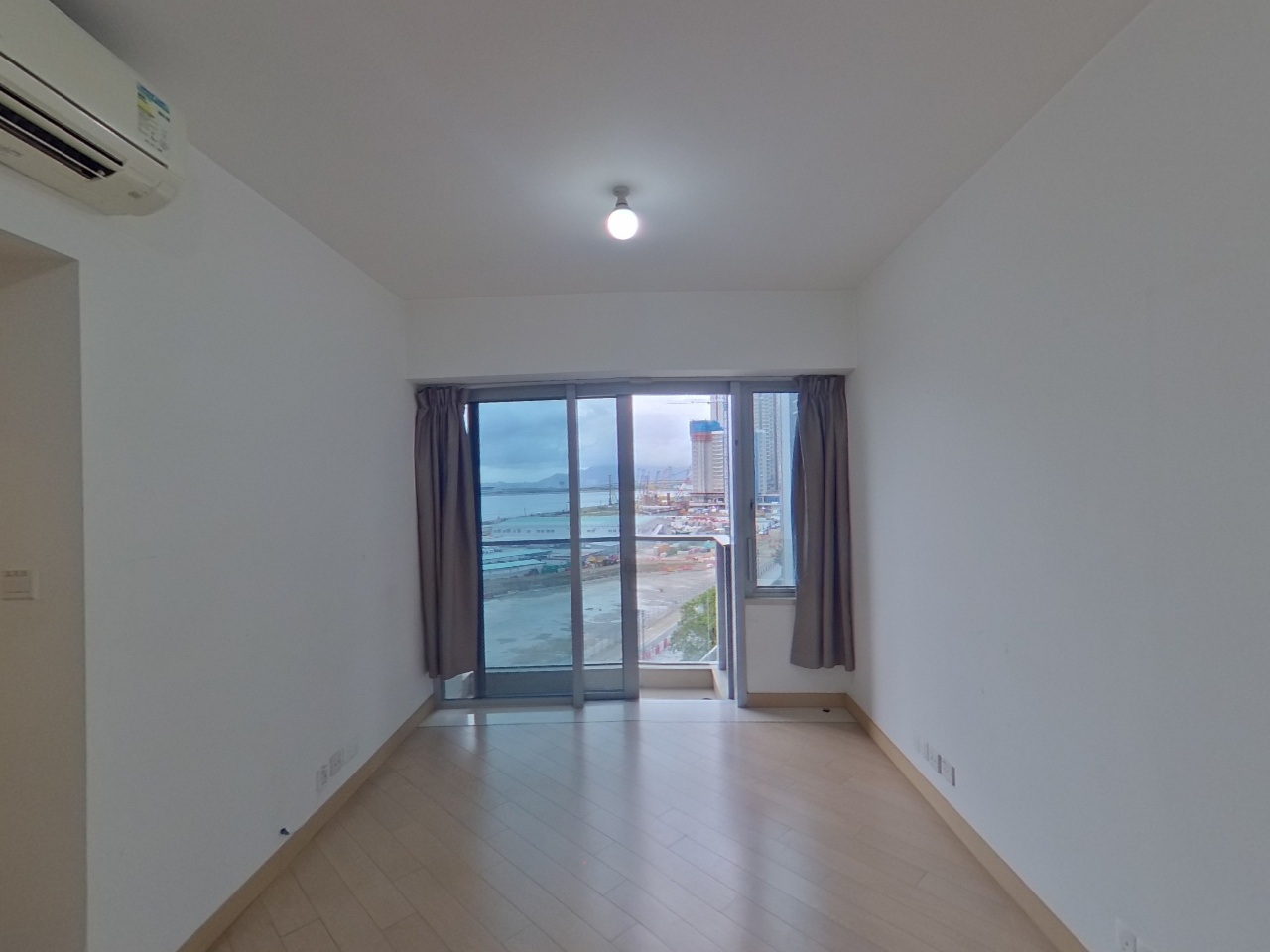 CENTURY LINK PHASE 1 - Tower 5a Low Floor Zone Flat 01 Tung Chung