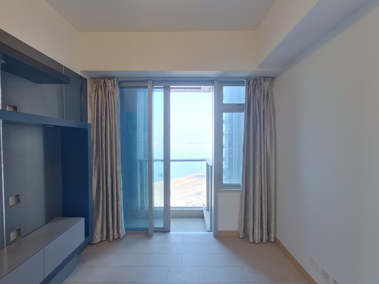 CENTURY LINK PHASE 2 - Tower 2b Very High Floor Zone Flat 03 Tung Chung