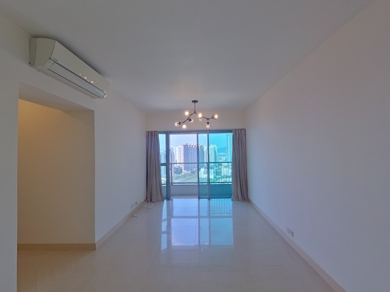 COASTAL SKYLINE PHASE 3 LA ROSSA - La Rossa B (tower 8) High Floor Zone Flat B Tung Chung