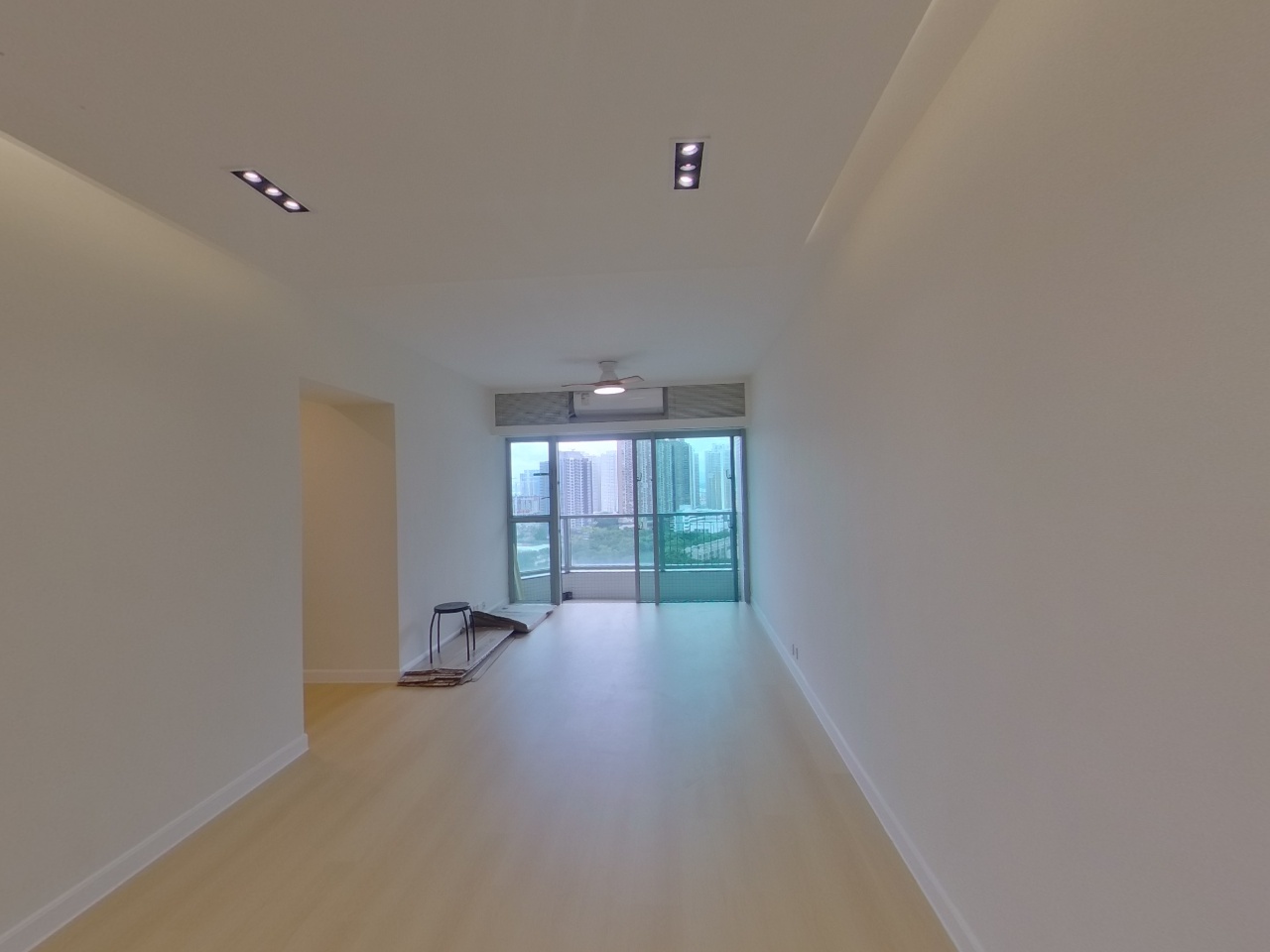 藍天海岸 3期 影岸‧紅 B座 (8座) 中層 B室 東涌