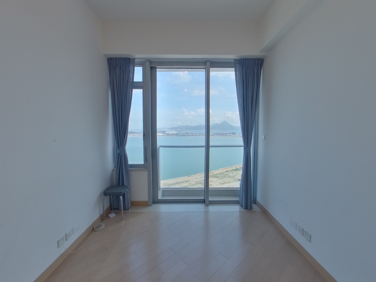 CENTURY LINK PHASE 2 - Tower 1b Very High Floor Zone Flat 03 Tung Chung