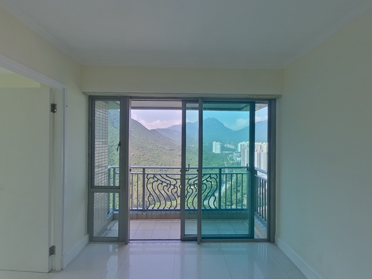 CARIBBEAN COAST PHASE 3 CARMEL COVE - Tower 11 Very High Floor Zone Flat E Tung Chung