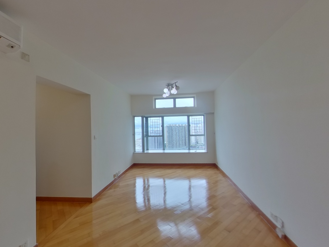 COASTAL SKYLINE PHASE 1 - Block 5 High Floor Zone Flat B Tung Chung