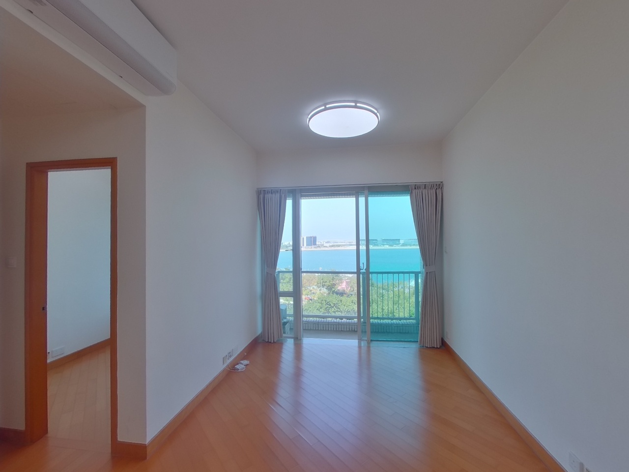 COASTAL SKYLINE PHASE 4 LE BLEU DEUX - Block 1 Medium Floor Zone Flat B Tung Chung