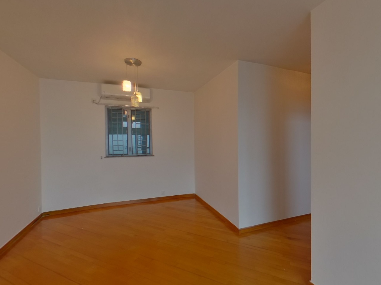 TUNG CHUNG CRESCENT PHASE 2 - Block 6 Very High Floor Zone Flat G Tung Chung