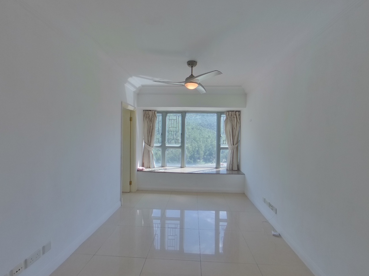 映湾园 1期 赏涛轩 5座 中层 E室 东涌