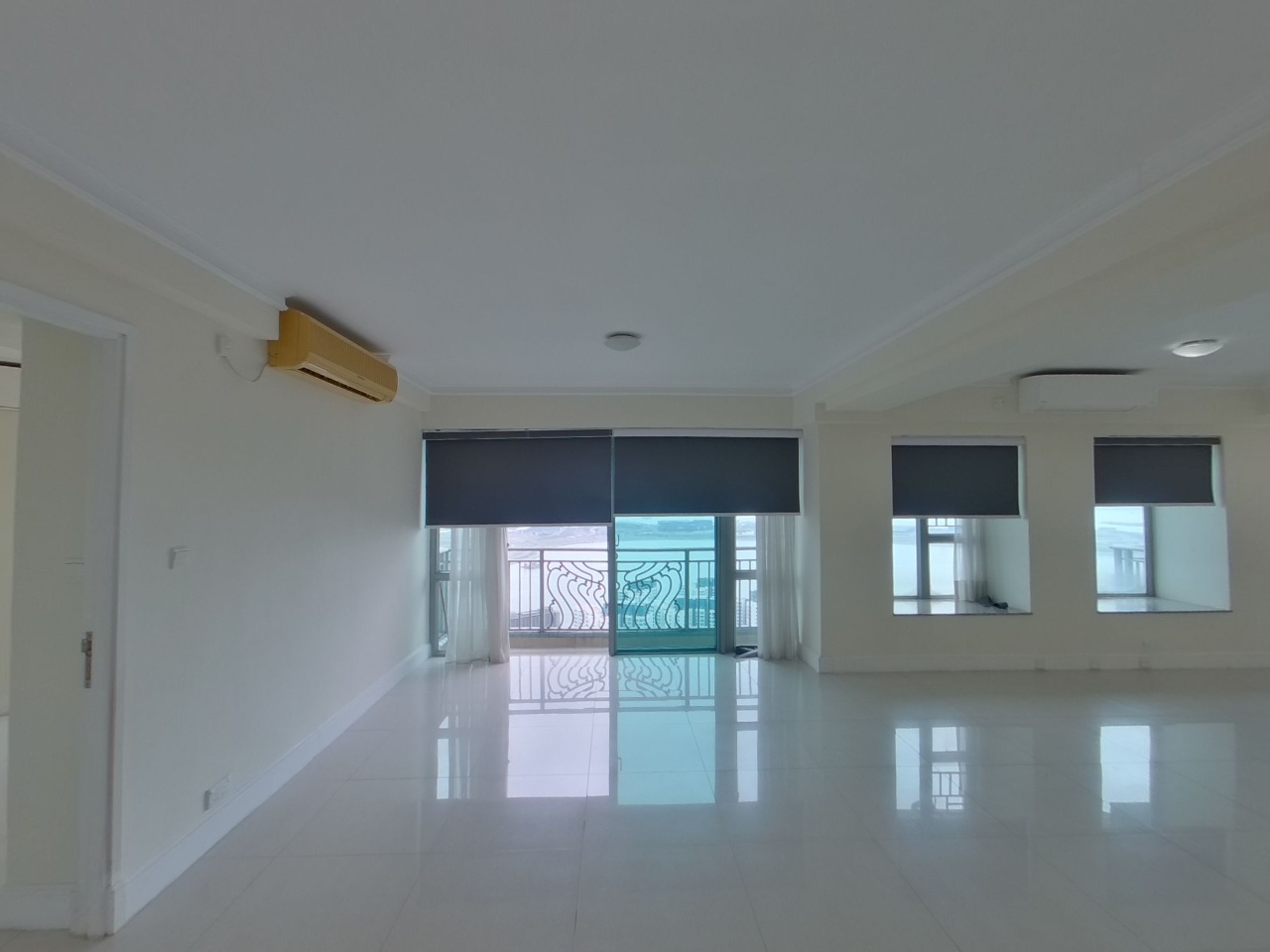 CARIBBEAN COAST PHASE 3 CARMEL COVE - Tower 11 Very High Floor Zone Flat A Tung Chung