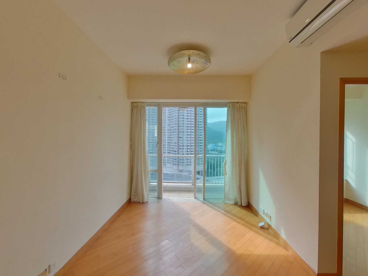 COASTAL SKYLINE PHASE 4 LE BLEU DEUX - Block 3 Very High Floor Zone Flat F Tung Chung