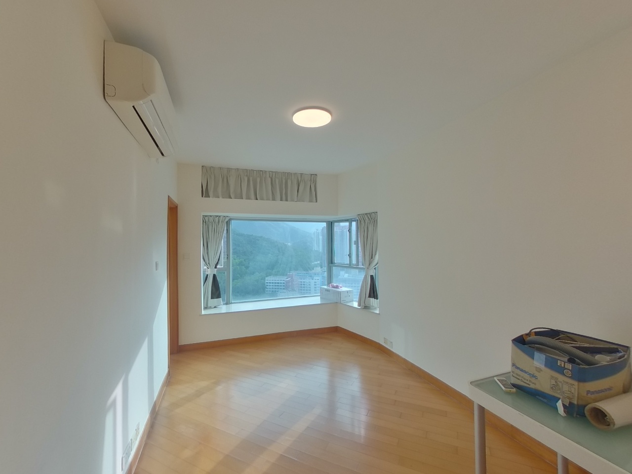 COASTAL SKYLINE PHASE 1 - Block 5 Medium Floor Zone Flat F Tung Chung