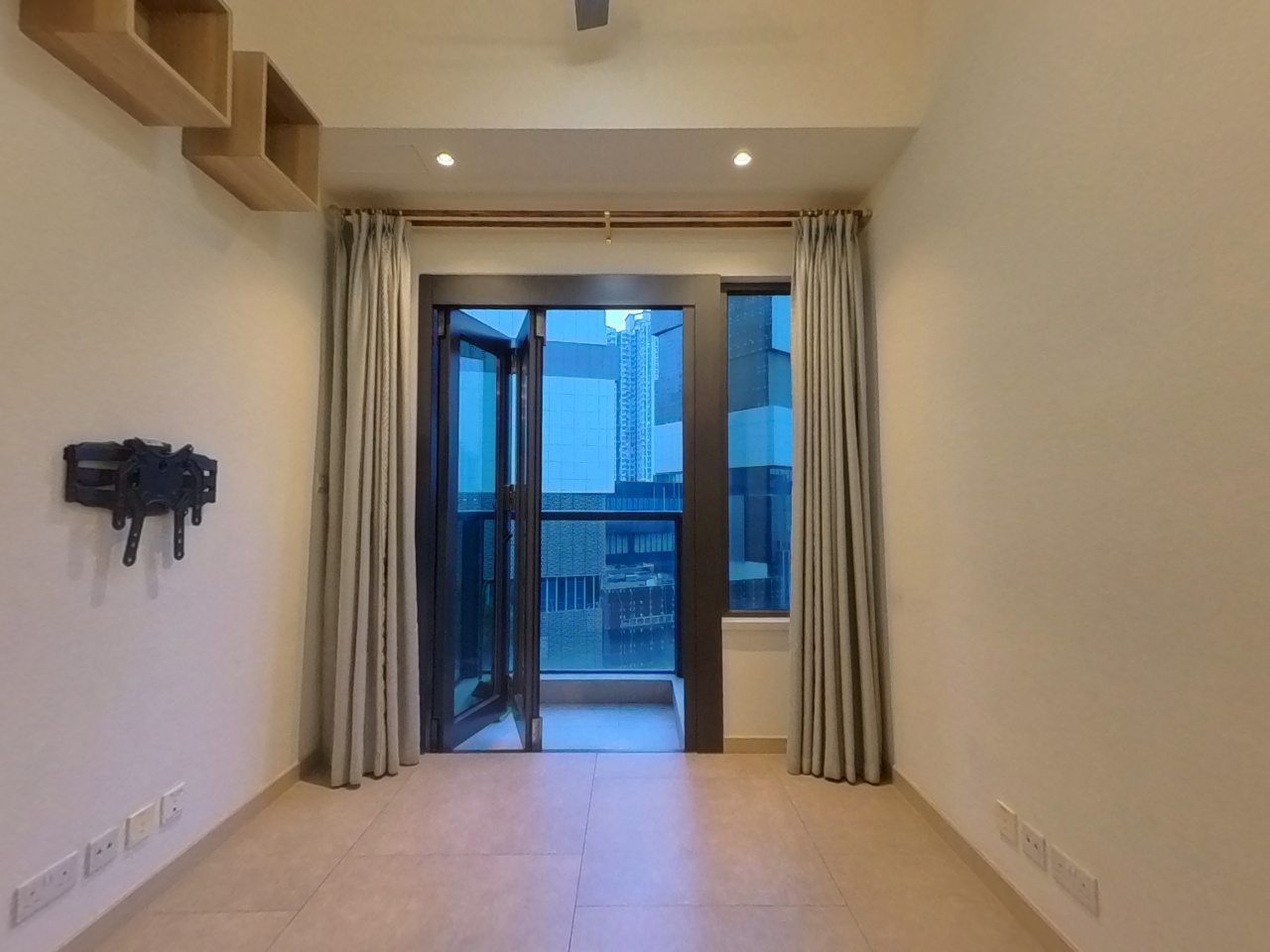 WETLAND SEASONS PARK PHASE 1 - Tower 23 Very High Floor Zone Flat B3 Tin Shui Wai