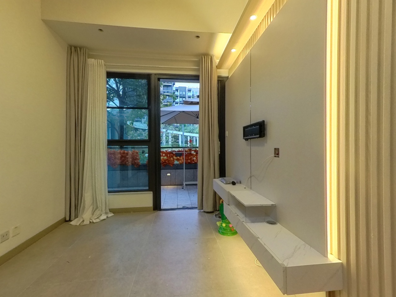 WETLAND SEASONS BAY PHASE 1 - Tower 5b Low Floor Zone Flat B3 Tin Shui Wai