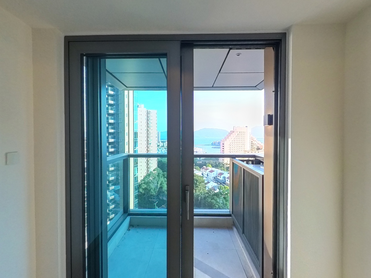 GOLD COAST BAY PHASE 1 THE UPPLAND - Tower 3 High Floor Zone Flat D Sham Tseng/Castle Peak Road